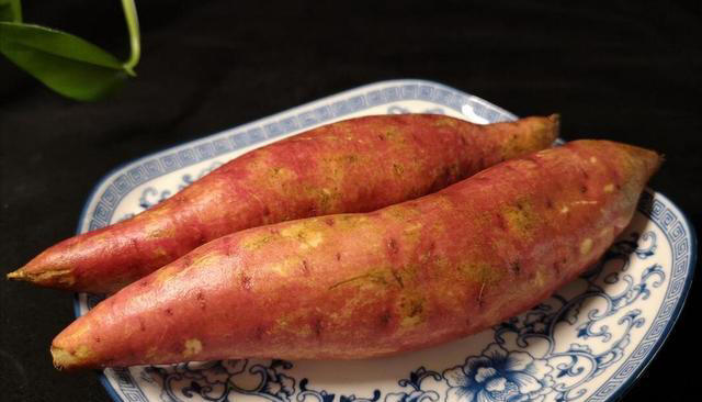 蒸红薯时，不要再直接蒸，老厨师教你3点，个个流糖汁，比卖得强