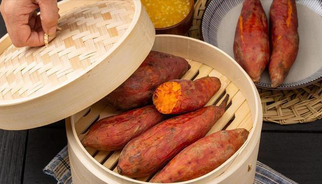 蒸红薯时，不要再直接蒸，老厨师教你3点，个个流糖汁，比卖得强