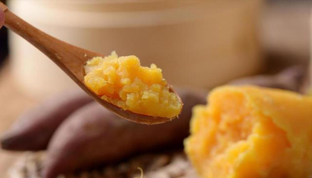 蒸红薯时，不要再直接蒸，老厨师教你3点，个个流糖汁，比卖得强