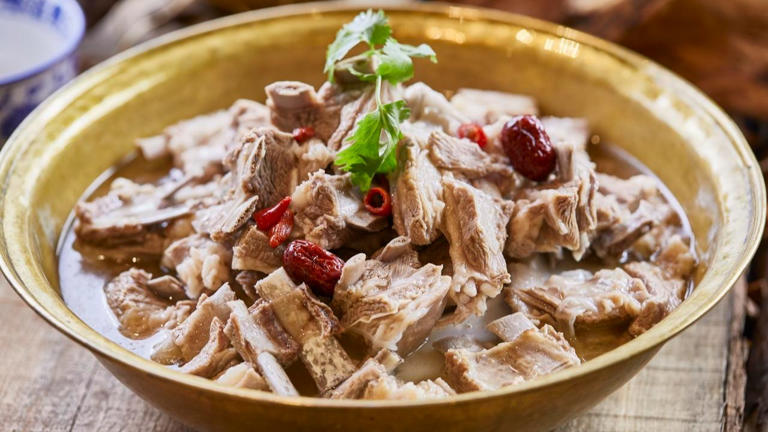 炖羊排秘诀：这样做软烂脱骨不膻气，老人孩子抢着吃