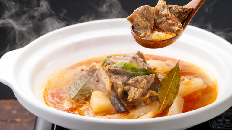 炖羊排秘诀：这样做软烂脱骨不膻气，老人孩子抢着吃