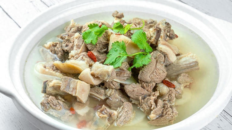 炖羊排秘诀：这样做软烂脱骨不膻气，老人孩子抢着吃