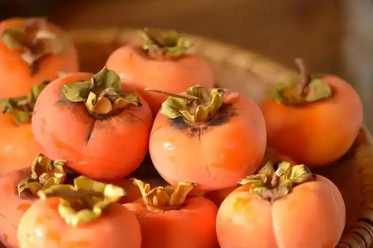 调查发现：柿子立大功，对3种慢性病有益可常吃！