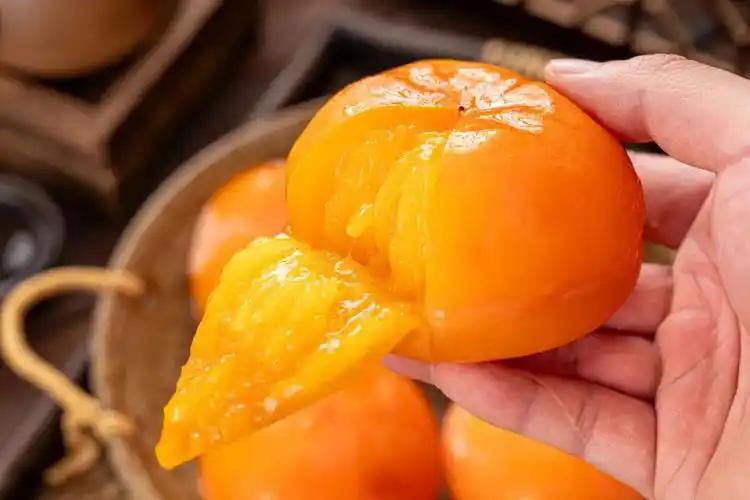 调查发现：柿子立大功，对3种慢性病有益可常吃！