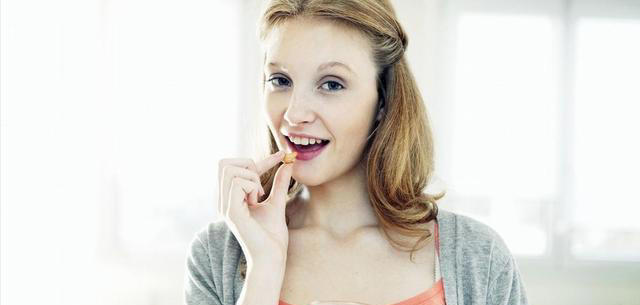 核桃是早上吃好，还是晚上吃好？每天吃几颗核桃，有哪些好处坏处