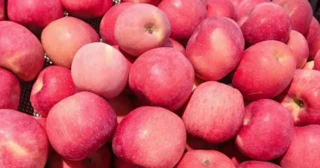 吃苹果要注意！这2个时间别吃，对身体没好处，很多人不懂