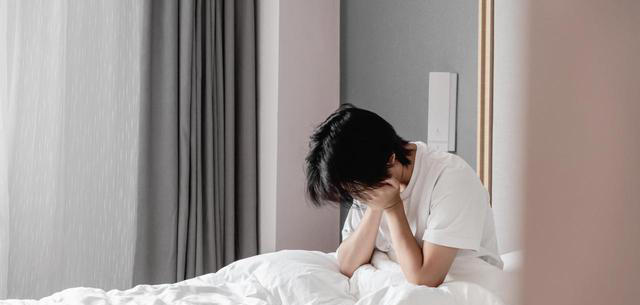 人不会无缘无故失眠，医生发现：容易失眠的人，背后多有5个原因
