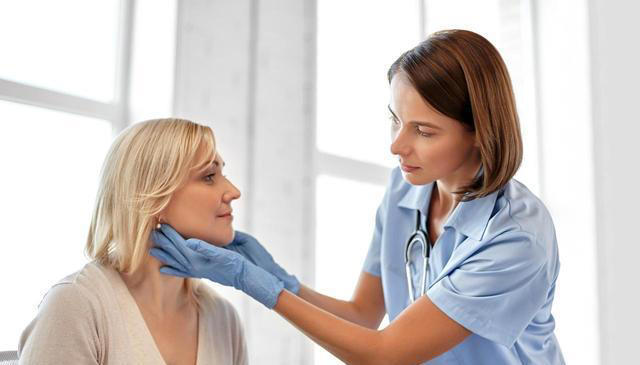 人不会无缘无故失眠，医生发现：容易失眠的人，背后多有5个原因