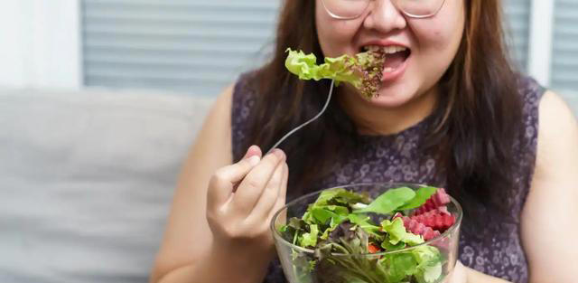 医生直言：经常不吃晚餐，除了可以变瘦，或还可以缓解这5个问题