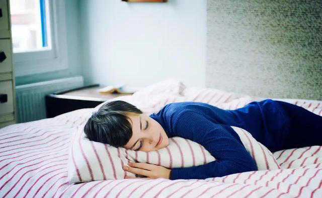 医生直言：经常不吃晚餐，除了可以变瘦，或还可以缓解这5个问题