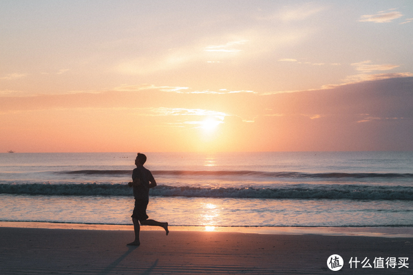 早上跑步VS晚上散步，哪个更健康？