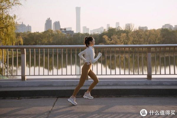 早上跑步VS晚上散步，哪个更健康？