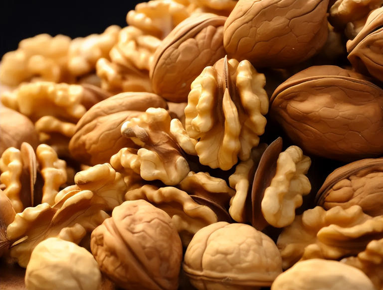 耳朵是心梗的预警器？医生：耳朵出现这4个症状，抓紧去医院