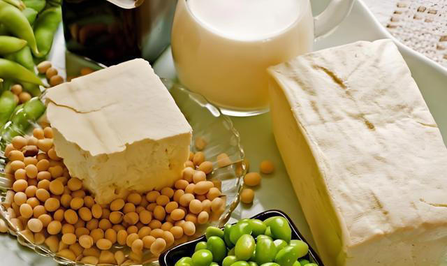 大脑开始萎缩，一般出现4个反应，多吃5种菜，辅助降低风险