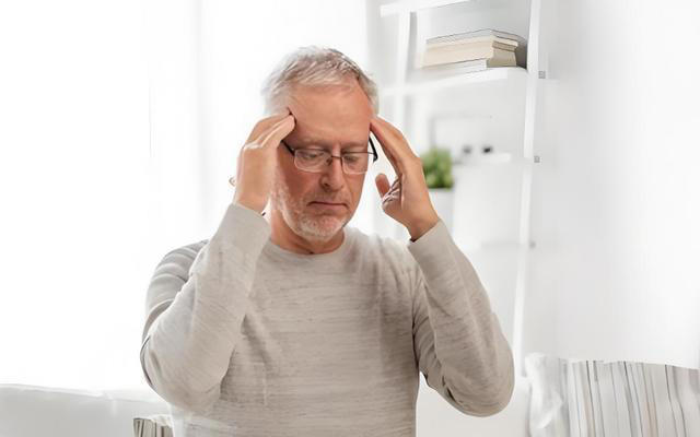 大脑开始萎缩，一般出现4个反应，多吃5种菜，辅助降低风险