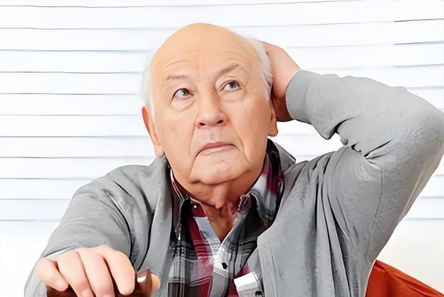 大脑开始萎缩，一般出现4个反应，多吃5种菜，辅助降低风险