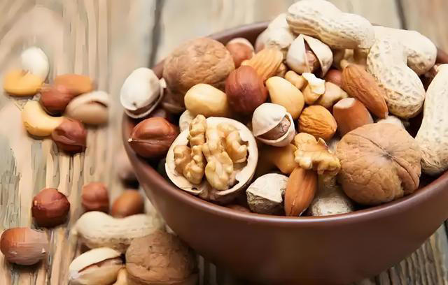 大脑开始萎缩，一般出现4个反应，多吃5种菜，辅助降低风险