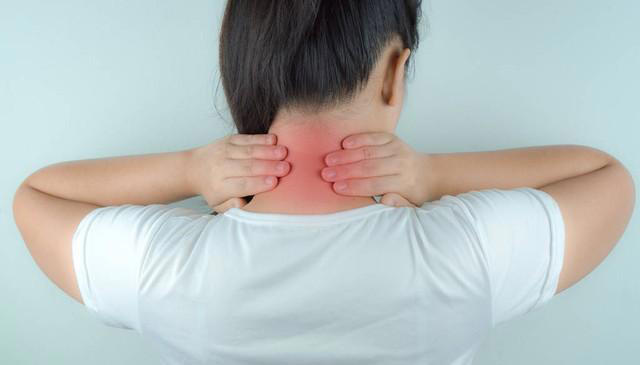 睡觉侧躺的人，和平躺的人哪个新陈代谢更好？医生：睡姿很重要！