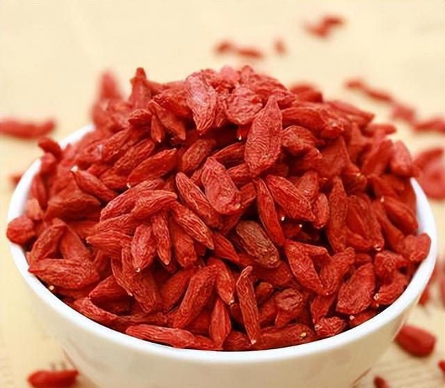 枸杞再次引发关注！医生发现：吃枸杞时，一定要多注意这3点