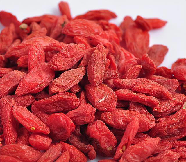 枸杞再次引发关注！医生发现：吃枸杞时，一定要多注意这3点