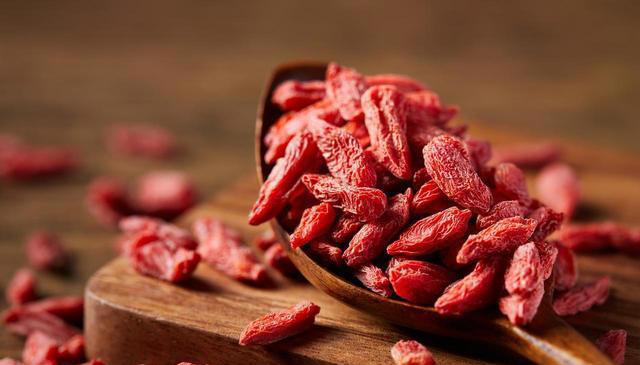 枸杞再次引发关注！医生发现：吃枸杞时，一定要多注意这3点