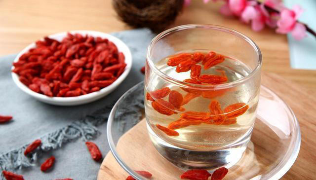 枸杞再次引发关注！医生发现：吃枸杞时，一定要多注意这3点