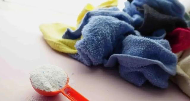 “洗衣粉”和“洗衣液”到底哪个好？原来差别这么大，别再乱用了