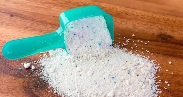 “洗衣粉”和“洗衣液”到底哪个好？原来差别这么大，别再乱用了