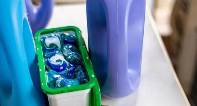 “洗衣粉”和“洗衣液”到底哪个好？原来差别这么大，别再乱用了