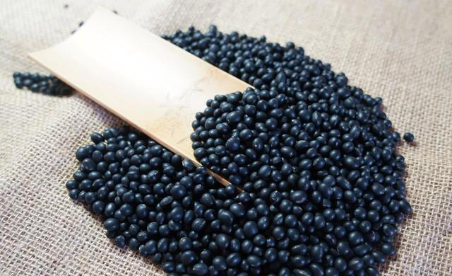 黑豆立大功！医生发现：黑豆可能对这5种慢性病有好处！可以常吃