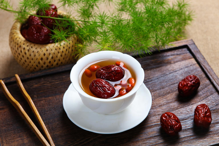 血糖高要少碰红枣吗？医生：除红枣外，这四种才是血糖“杀手” 