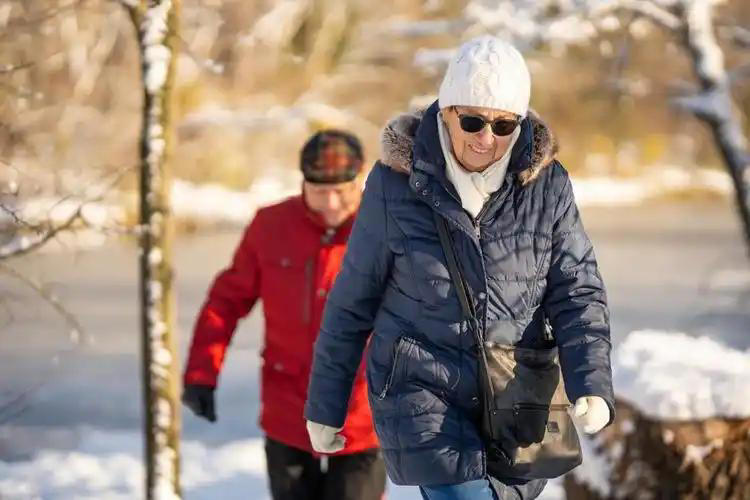 戴帽子能保护心脏？医生提醒：冬季戴帽，能防4种病，但1类人别戴