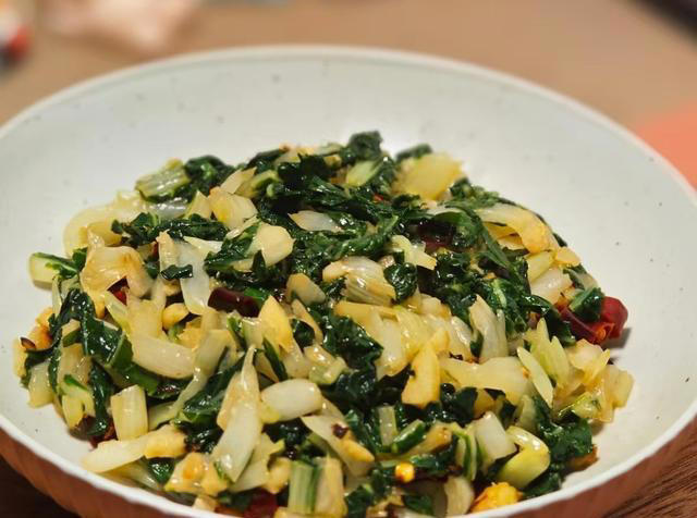 春天是养肝黄金期，建议多吃6种蔬菜，养好肝，气血足，不易老