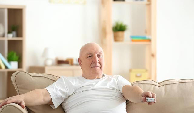 医生坦言：寿命长不是靠多走路和多睡觉，而是坚持这2件小事