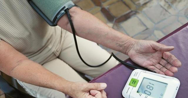 医生苦劝：一旦吃上降压药，这3种食物马上戒掉，再吃有心梗风险