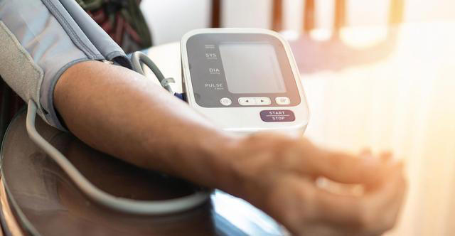 医生苦劝：一旦吃上降压药，这3种食物马上戒掉，再吃有心梗风险