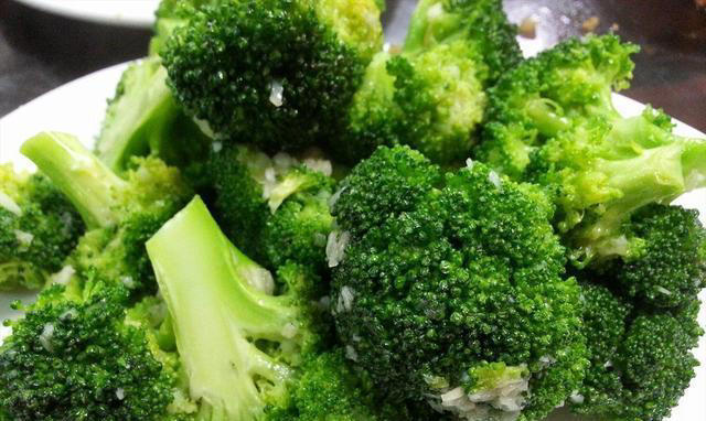 这5种蔬菜，比牛奶含钙量高，建议中老年人常吃，手脚有劲精神好