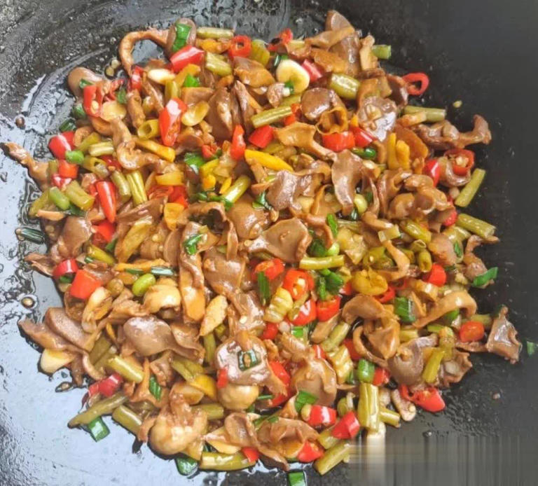 巨好吃的酸辣鸡杂做法，酸辣可口超下饭