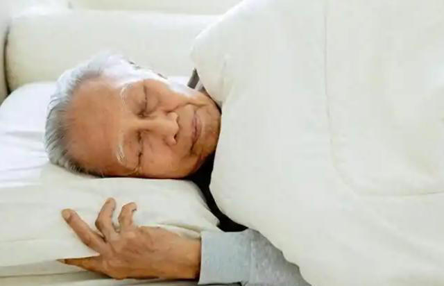 睡觉时出现3个异常，或是血管堵住的信号，及时排查对你有利