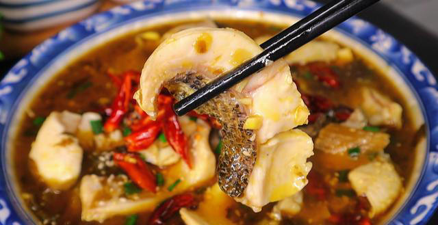 做酸菜鱼，多数人会先腌肉，那可就做错了，这样做才是正确方法