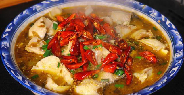 做酸菜鱼，多数人会先腌肉，那可就做错了，这样做才是正确方法