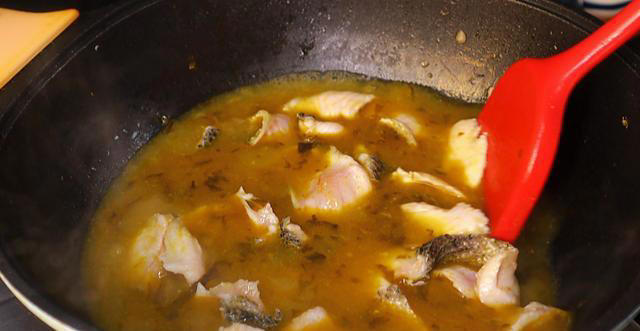 做酸菜鱼，多数人会先腌肉，那可就做错了，这样做才是正确方法