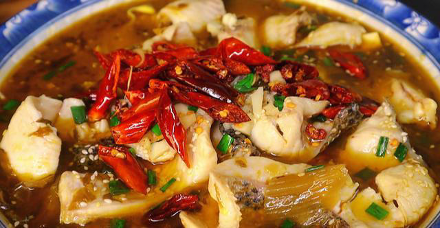 做酸菜鱼，多数人会先腌肉，那可就做错了，这样做才是正确方法