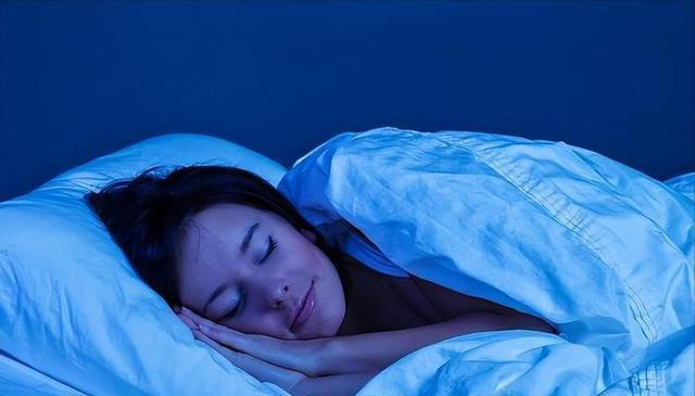 最佳入睡时间点找到了！研究：这个时间点入睡最有利于心脏健康