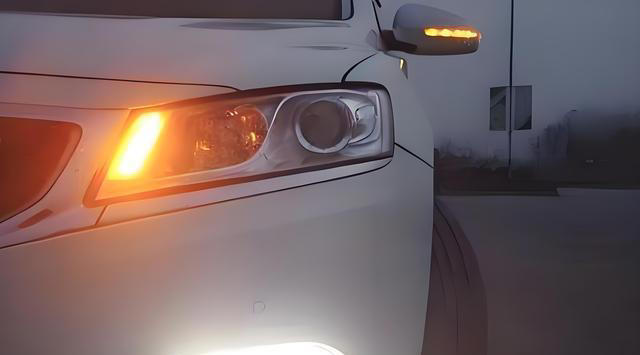 为什么现在很多司机变道不打转向灯？这才是真正的原因