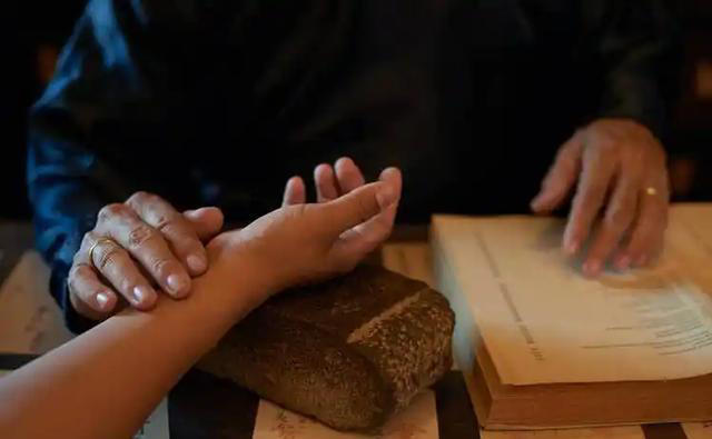 肝脏差的人，睡觉时通常有4个表现，医生告诫：若有一个赶紧就医