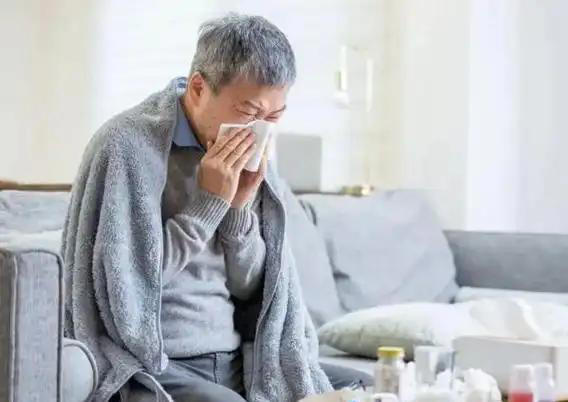 肝脏差的人，睡觉时通常有4个表现，医生告诫：若有一个赶紧就医