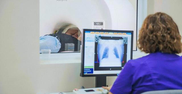 医生忠告：肺癌早期不是咳嗽，而是频繁出现这5症状，千万别忽视