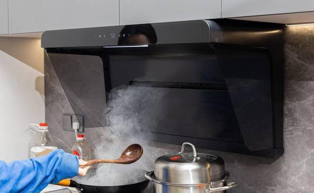 医生忠告：肺癌早期不是咳嗽，而是频繁出现这5症状，千万别忽视