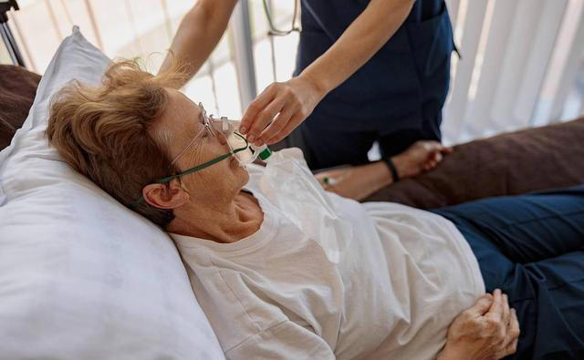 医生忠告：肺癌早期不是咳嗽，而是频繁出现这5症状，千万别忽视